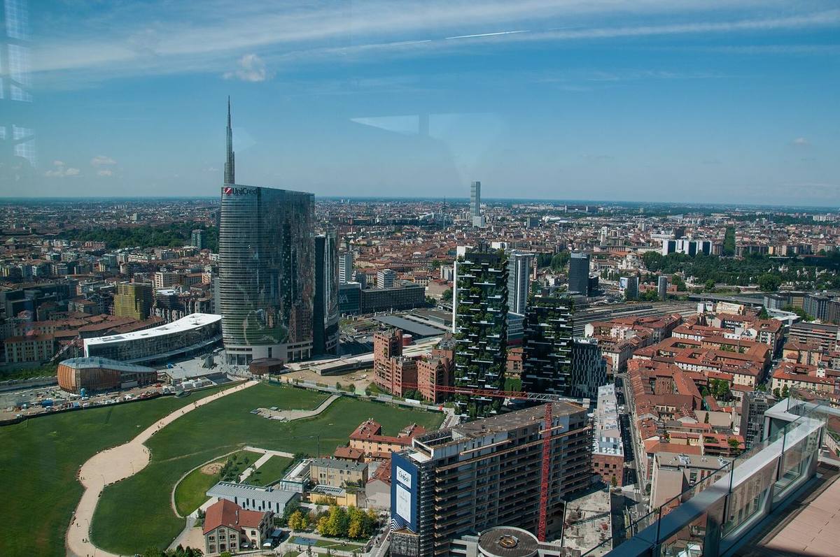 Porta Nuova e il Bosco Verticale dall'alto