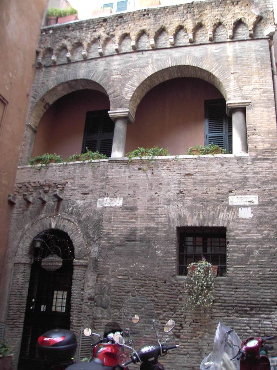 Una loggia medievale a Trastevere